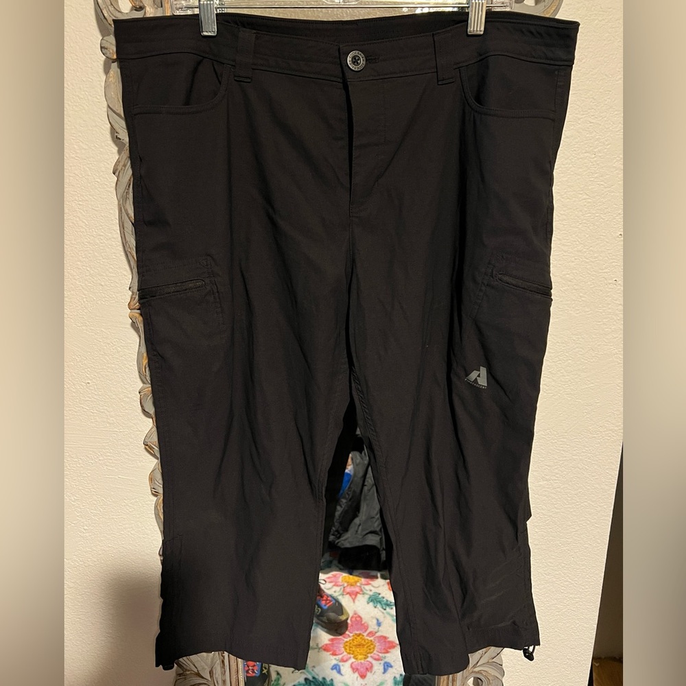 Women’s Black Eddie Bauer First Ascent Button Fly Crop Pants Size 18 Convertible